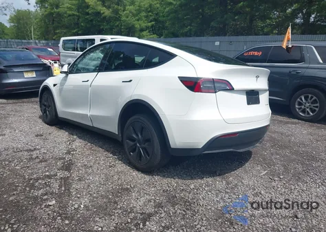 2025 Tesla Model Y Long Range Dual Motor All-Wheel Drive from USA, damaged, VIN 7SAYGDEE6SF293100